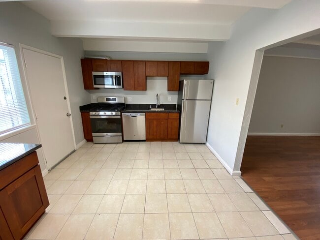 Building Photo - The Townhomes of Casa de Luna