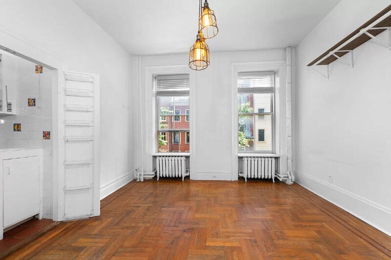 Primary Photo - 34 Beekman Pl