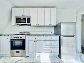 Building Photo - 66 Trumbull St