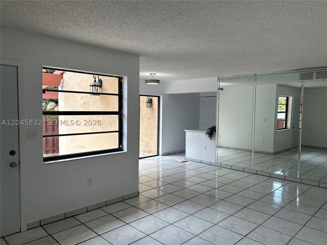 Building Photo - 301 W Park Dr