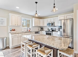 Building Photo - 2975 Thornbury Dr