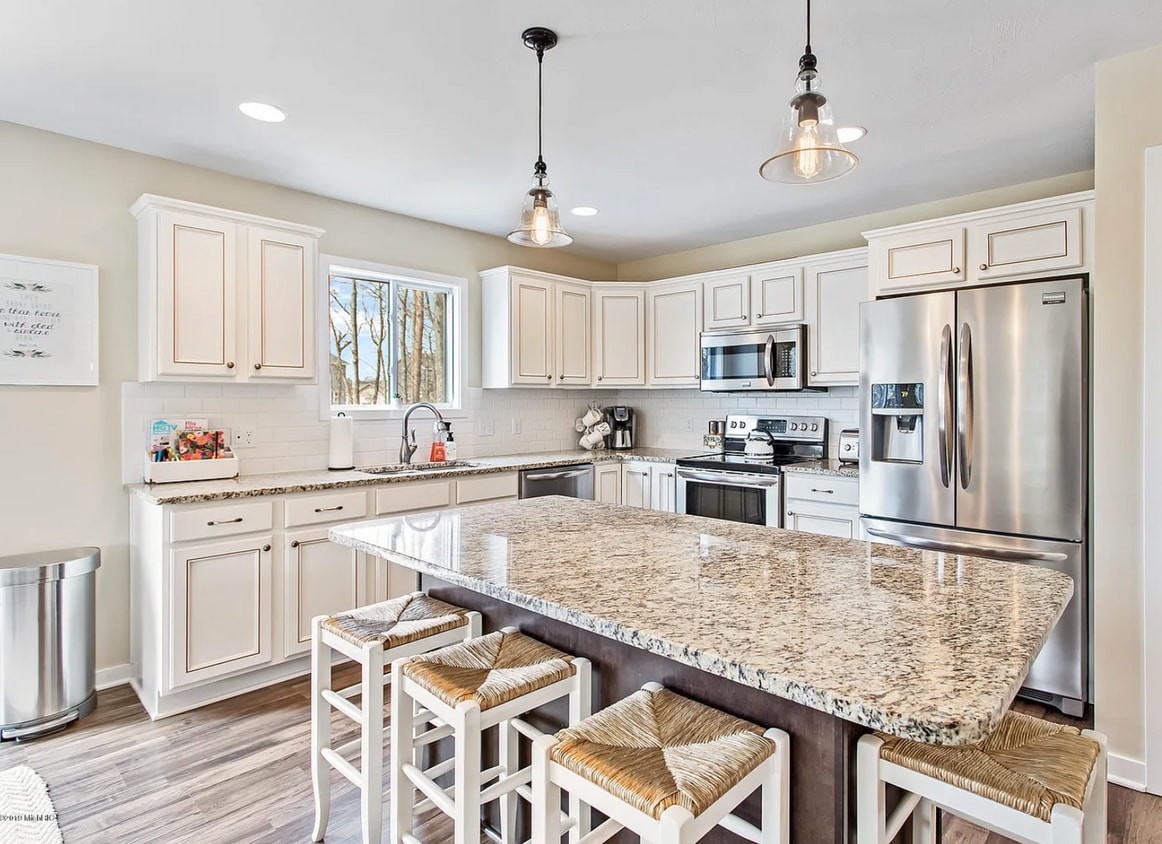 Primary Photo - Rent this 5 bedroom house in Timberline Ac...