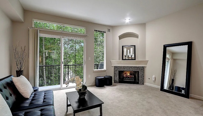 Building Photo - Gorgeous Townhouse in the Heart of Kirkland W/ Community Fitness Center & Hot Tub!