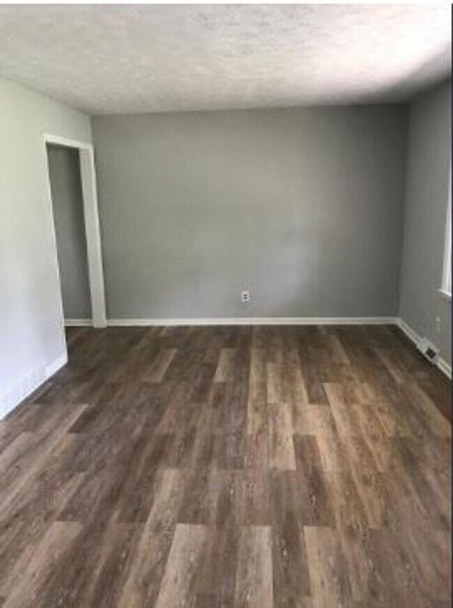 Foto del edificio - 653 Bishop Dr