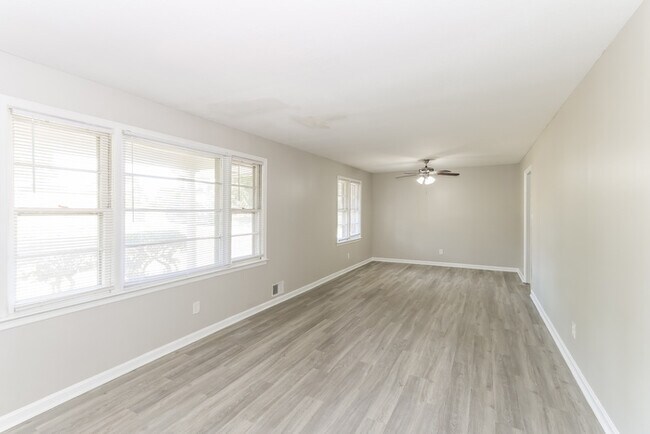 Foto del edificio - 2532 Norton Blvd