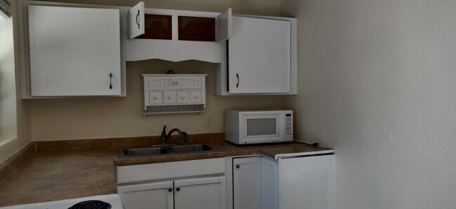 Foto del edificio - 2 bedroom 1 bath