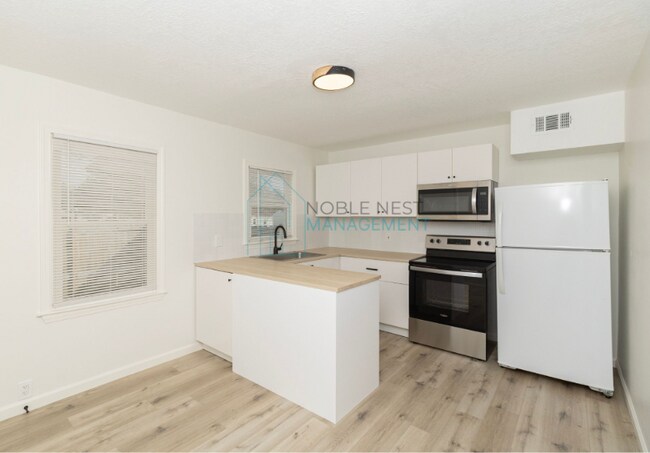 Building Photo - 6610 W 72nd Terrace