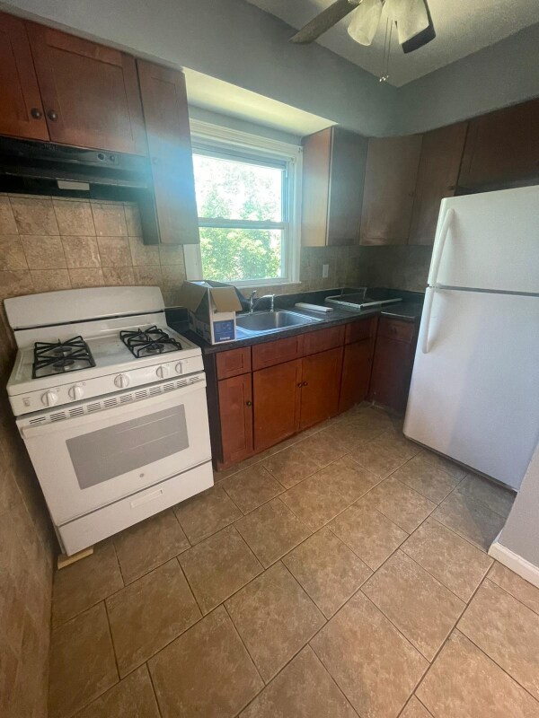 Primary Photo - 69 Bedford St