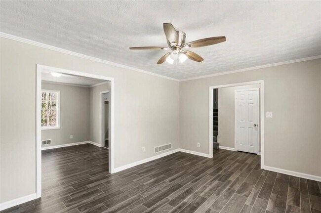 Building Photo - 3800 Leisure Ln