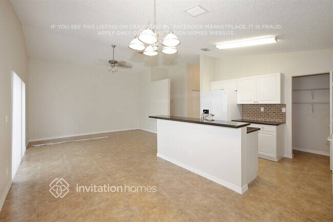 Building Photo - 2473 SW 106th Ave