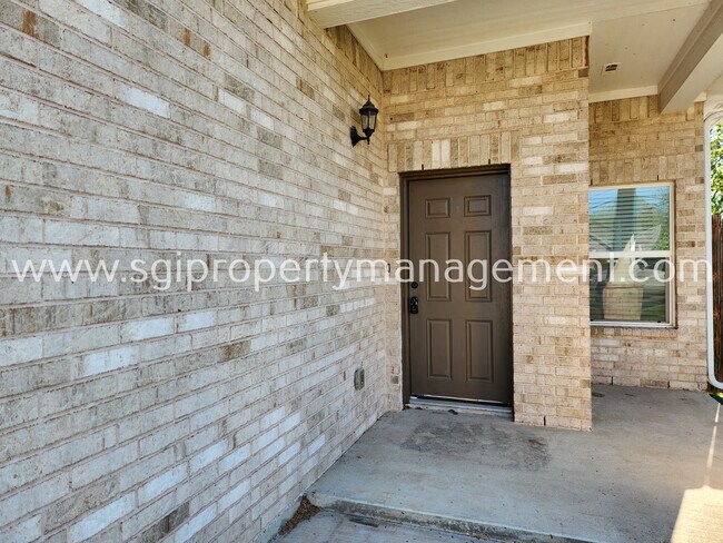 Building Photo - 809 Maples Ave