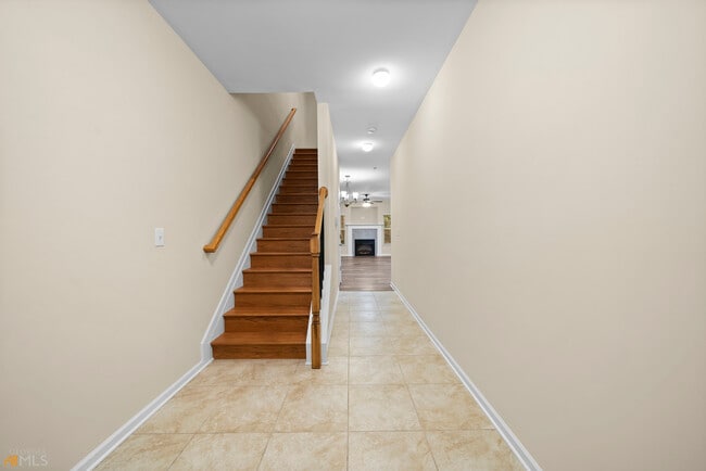 Building Photo - 2851 Ridgeview Dr