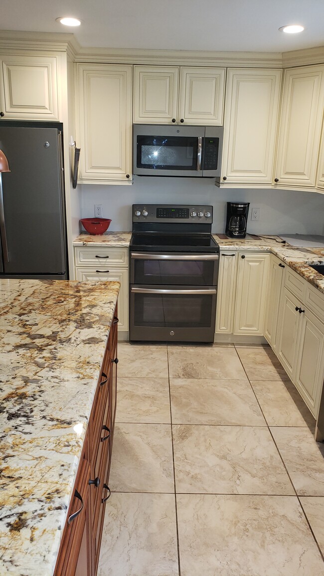 updated kitchen and appliances - 506 19th St