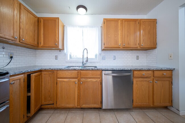 Foto del edificio - 1383 Sage Ln