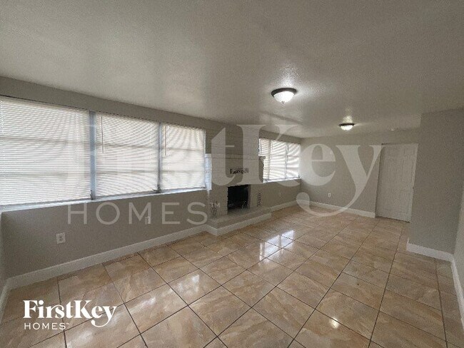 Foto del edificio - 1900 NW 187th St