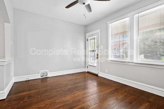 Foto del edificio - 6265 Hoffman Ave