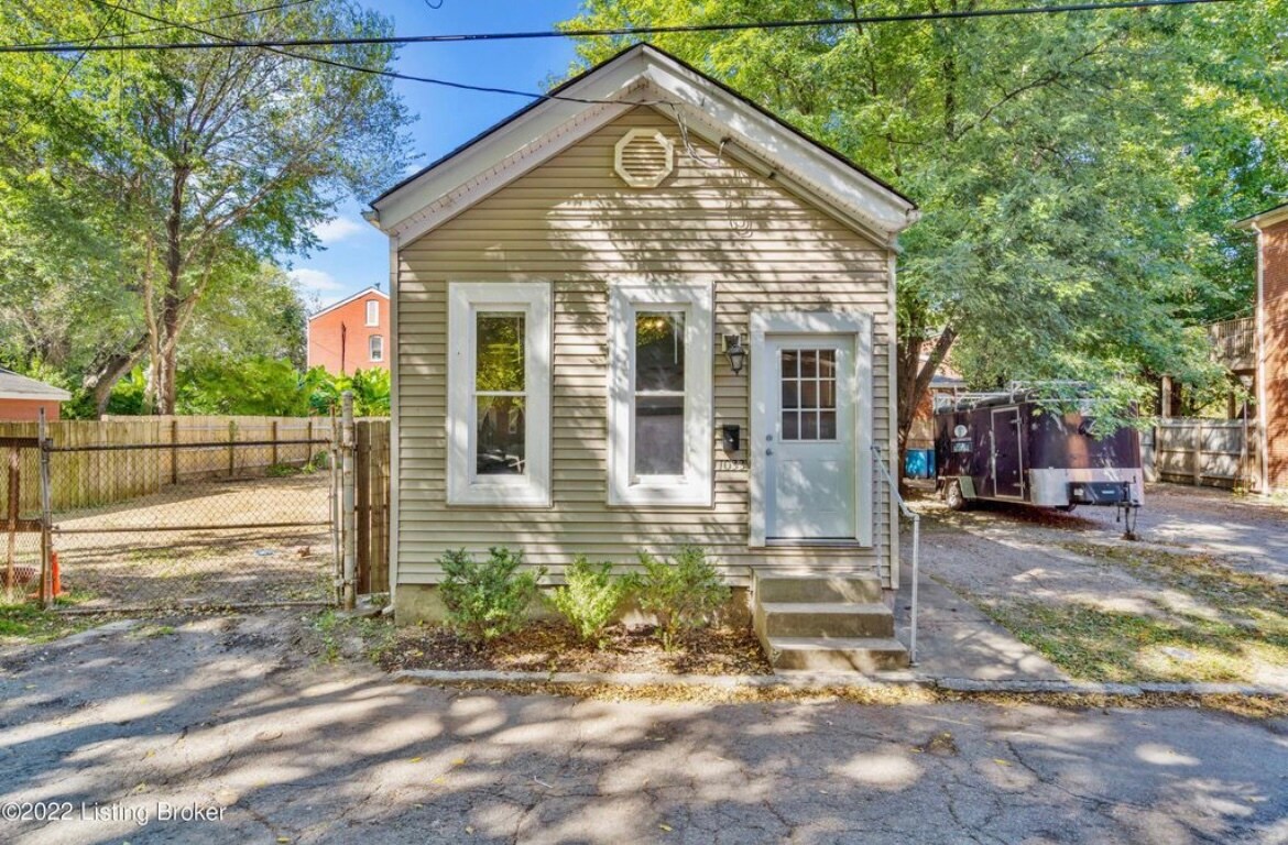 Primary Photo - 1033 S 7th St