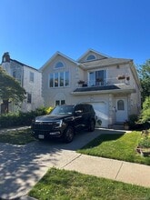 Building Photo - 646 E Beech St