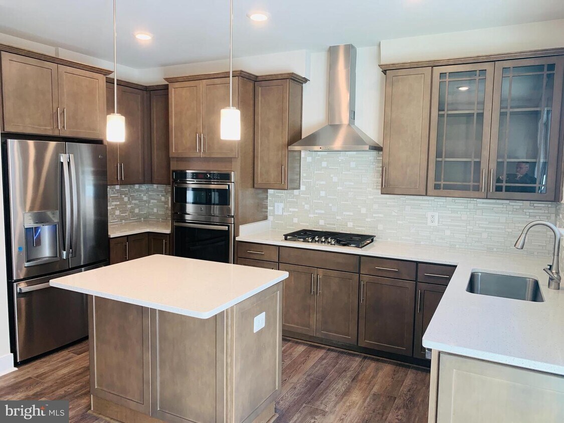 Foto principal - 8162 Tompkins St