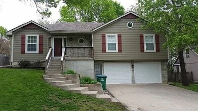 Building Photo - 1517 NE Auburn Dr