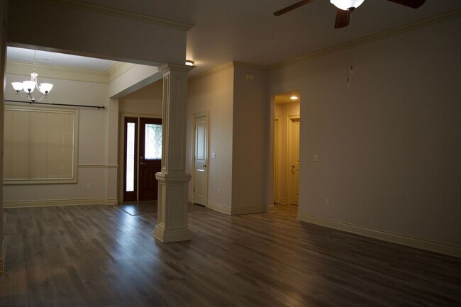 Foto del edificio - Marvelous 3 Bedroom House In Mill Creek Ma...