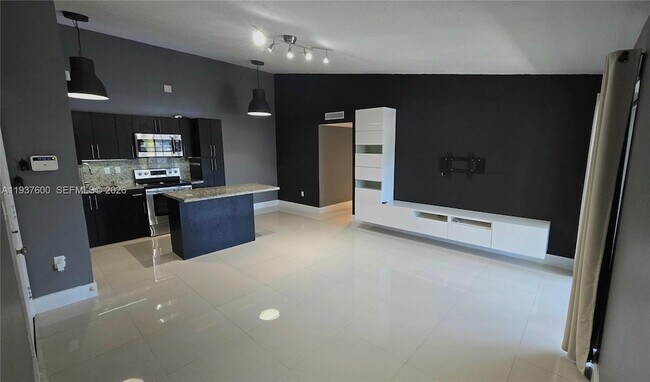 Foto del edificio - 18785 NW 62nd Ave