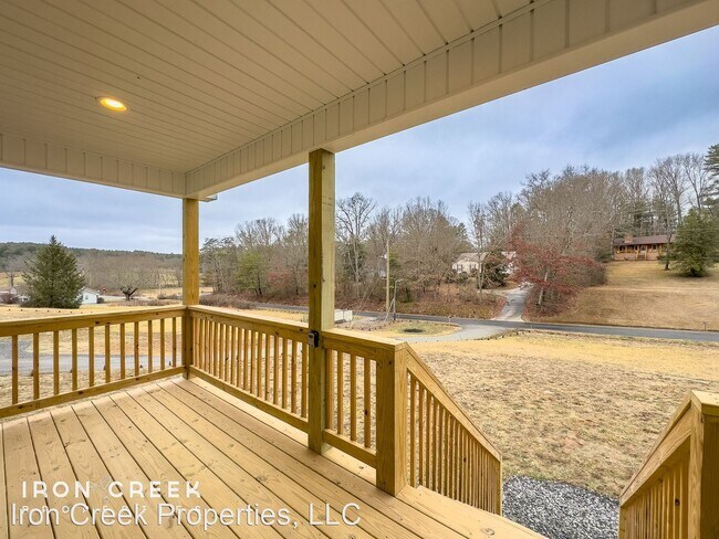 Foto del edificio - 3 br, 2 bath House - 121 Allen Drive