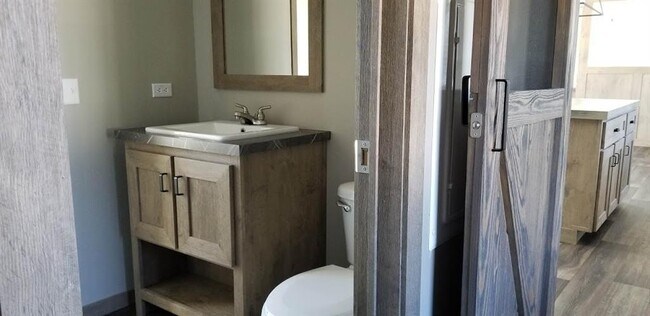 Foto del edificio - 156 Wood Fern Dr