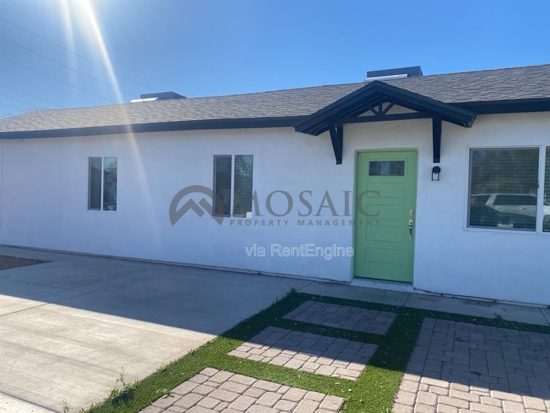 Primary Photo - 257 E Oakland St