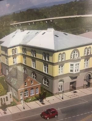 Foto principal - 303 W Main St