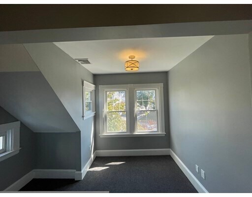 Building Photo - 2 Westmoreland St
