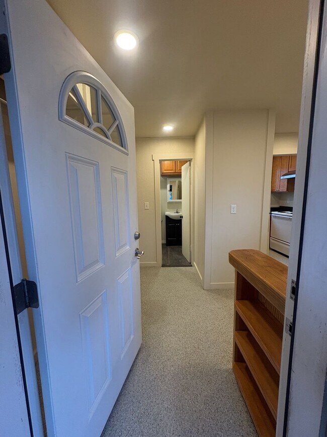 Foto del edificio - 1 Bedroom Apartment in Camellia Park