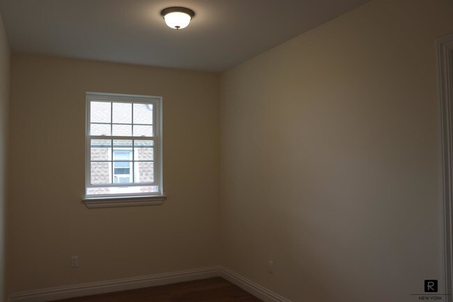 Building Photo - 403 Davis Avenue