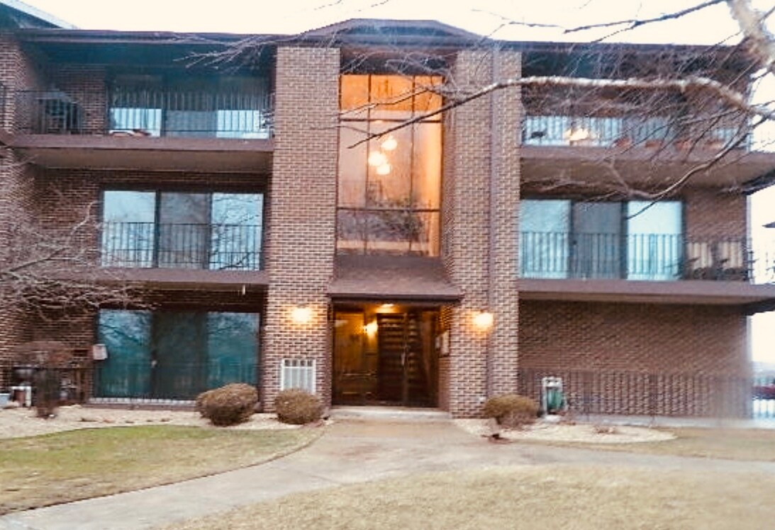 19561 Lake Shore Dr Unit 3S, Lynwood, IL 60411 Condo for Rent in