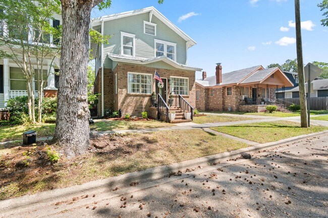 Foto del edificio - Charming 3 Bedroom Home Near Downtown Savannah with Flex Room & Fenced Yard