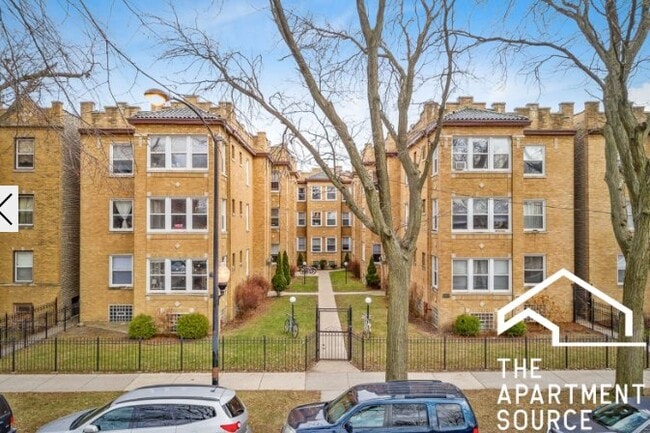 Photo - 5061 N Damen Ave (Chicago, IL) Apartment