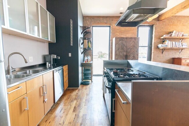 Building Photo - 3000 South Archer Avenue - 3R