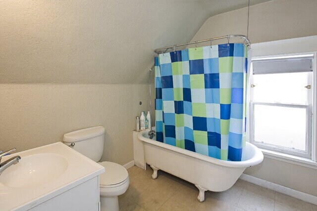 Building Photo - Charming 4-Bedroom Minneapolis Home with Finished Basement & Hardwood Floors