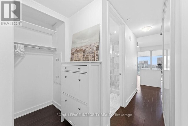 Building Photo - 111 Champagne Ave S