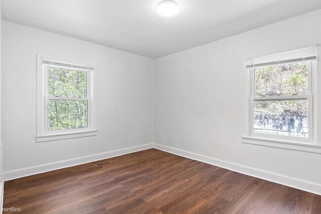 Building Photo - 3 br, 1 bath House - 3345 Pinewood Ave