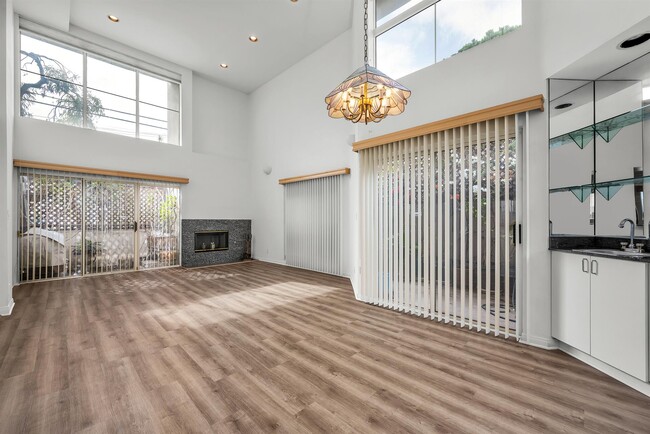 Vast open living area with beautiful natural light - 2824 Arizona Ave