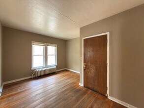 Building Photo - 468 N Herschel St