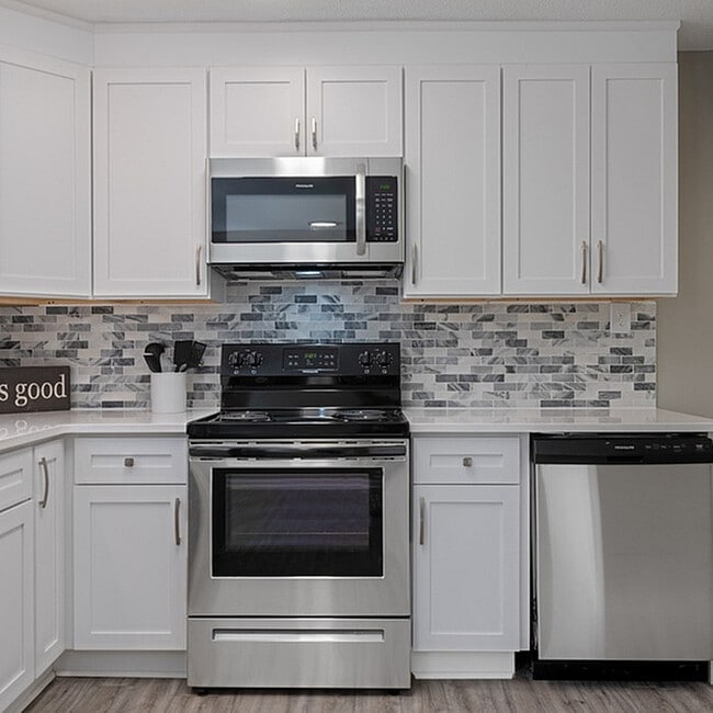 Building Photo - Boundary Village