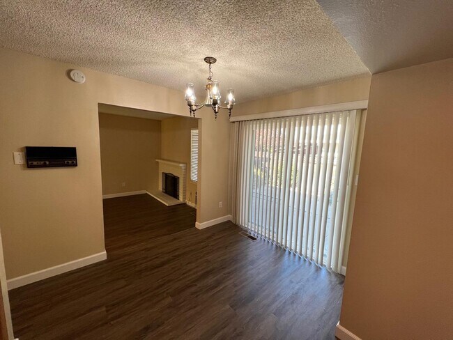 Foto del edificio - 3267 Payne Ave