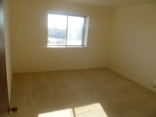 bedroom - 220 S Roselle Rd