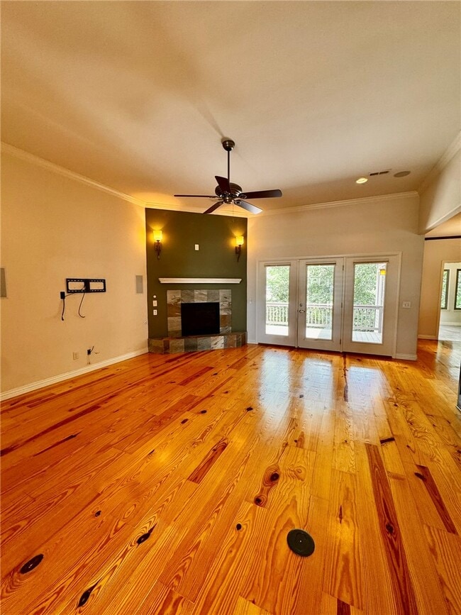 Building Photo - 723 N Lakeview Dr