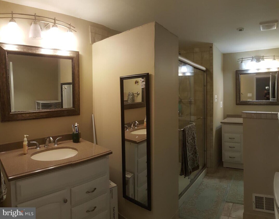 Foto principal - 781 Sugarland Run Dr