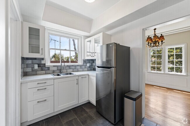 1HAB, 1BA - 900 ft² - Cocina - 1234-1240-N Crescent St