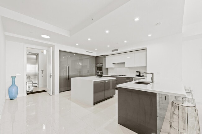 Foto del edificio - 5000 N Ocean Dr