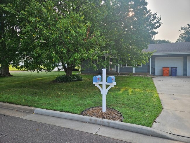Building Photo - 1027 Sunset Ln
